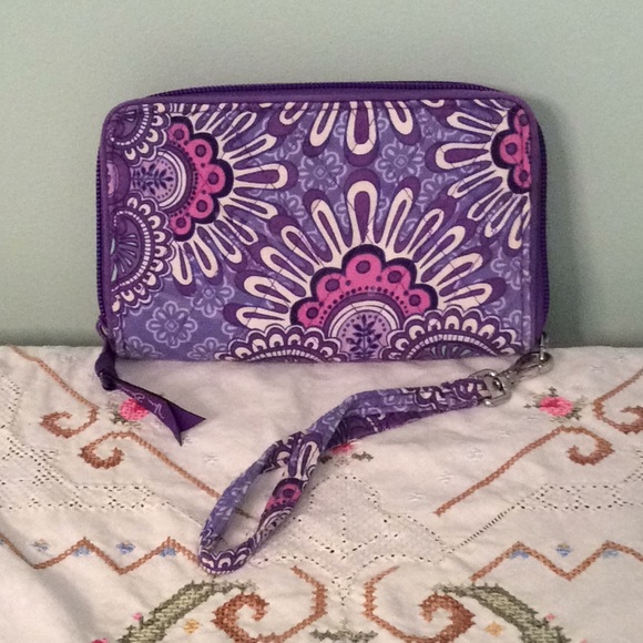 Vera Bradley Wristlet - Picture 1 of 1